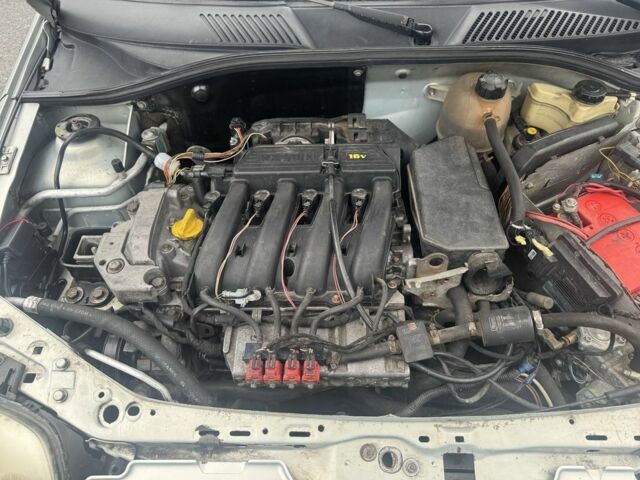 Сірий Рено Clio Symbol, об'ємом двигуна 1.4 л та пробігом 250 тис. км за 1600 $, фото 7 на Automoto.ua