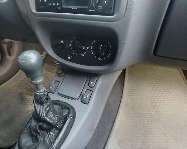Серый Рено Clio Symbol, объемом двигателя 1.4 л и пробегом 240 тыс. км за 3200 $, фото 15 на Automoto.ua