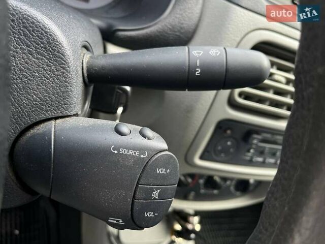Серый Рено Clio Symbol, объемом двигателя 1.4 л и пробегом 121 тыс. км за 4990 $, фото 19 на Automoto.ua
