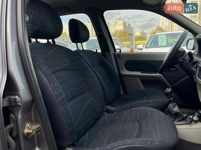 Серый Рено Clio Symbol, объемом двигателя 1.4 л и пробегом 121 тыс. км за 4990 $, фото 11 на Automoto.ua