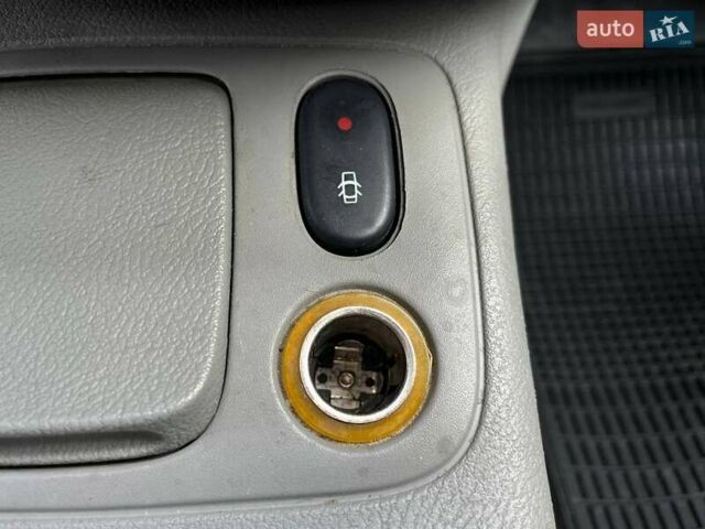 Серый Рено Clio Symbol, объемом двигателя 1.4 л и пробегом 121 тыс. км за 4990 $, фото 22 на Automoto.ua
