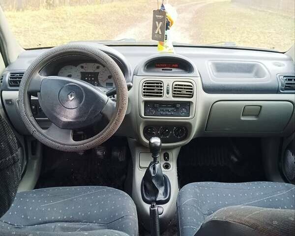 Серый Рено Clio Symbol, объемом двигателя 1.4 л и пробегом 277 тыс. км за 2799 $, фото 2 на Automoto.ua
