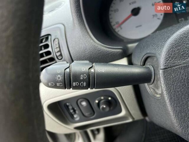 Серый Рено Clio Symbol, объемом двигателя 1.4 л и пробегом 121 тыс. км за 4990 $, фото 17 на Automoto.ua