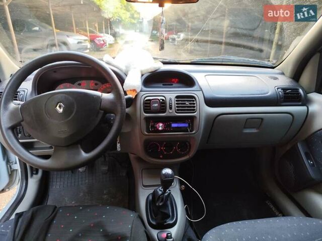 Серый Рено Clio Symbol, объемом двигателя 1.4 л и пробегом 113 тыс. км за 3900 $, фото 8 на Automoto.ua