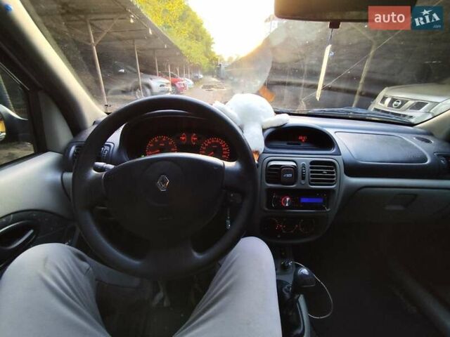 Серый Рено Clio Symbol, объемом двигателя 1.4 л и пробегом 113 тыс. км за 3900 $, фото 21 на Automoto.ua