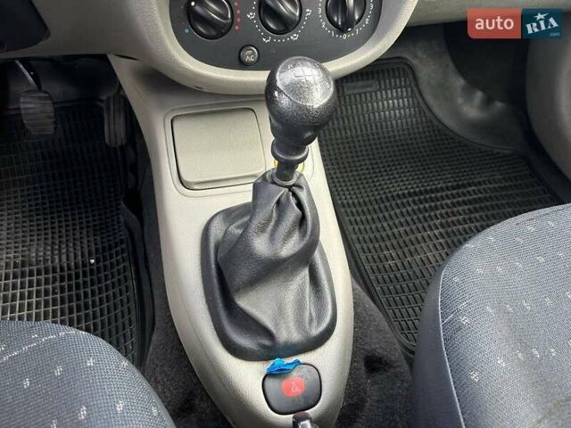 Серый Рено Clio Symbol, объемом двигателя 1.4 л и пробегом 121 тыс. км за 4990 $, фото 23 на Automoto.ua