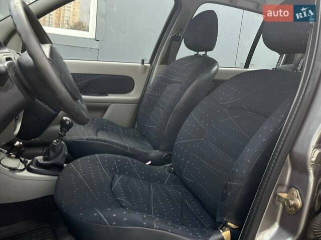 Серый Рено Clio Symbol, объемом двигателя 1.4 л и пробегом 121 тыс. км за 4990 $, фото 9 на Automoto.ua