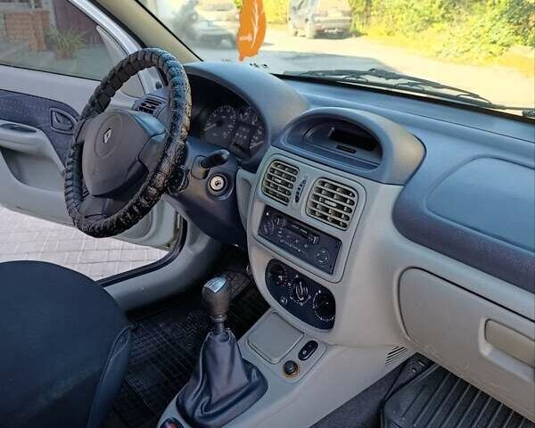 Серый Рено Clio Symbol, объемом двигателя 1.4 л и пробегом 276 тыс. км за 2450 $, фото 8 на Automoto.ua