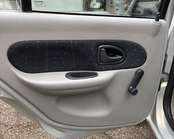 Серый Рено Clio Symbol, объемом двигателя 1.4 л и пробегом 96 тыс. км за 3800 $, фото 44 на Automoto.ua