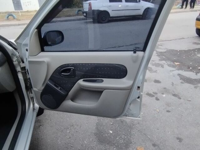 Серый Рено Clio Symbol, объемом двигателя 1.4 л и пробегом 290 тыс. км за 3350 $, фото 13 на Automoto.ua