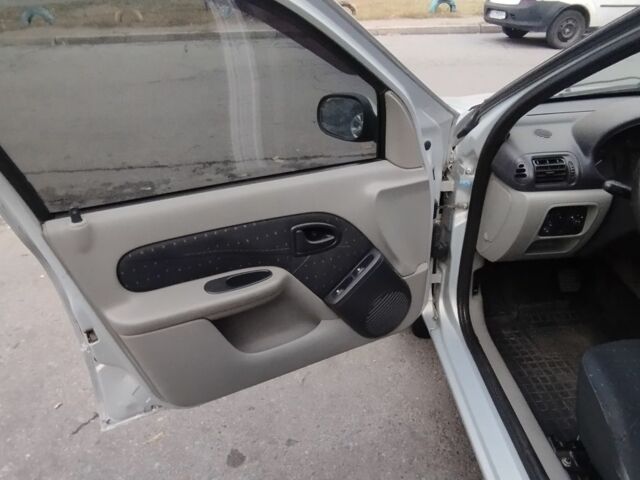 Серый Рено Clio Symbol, объемом двигателя 1.4 л и пробегом 290 тыс. км за 3350 $, фото 11 на Automoto.ua