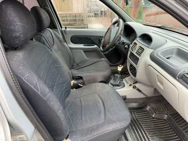 Сірий Рено Clio Symbol, об'ємом двигуна 1.4 л та пробігом 258 тис. км за 1650 $, фото 10 на Automoto.ua