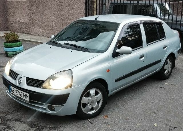 Серый Рено Clio Symbol, объемом двигателя 1.4 л и пробегом 290 тыс. км за 3350 $, фото 1 на Automoto.ua