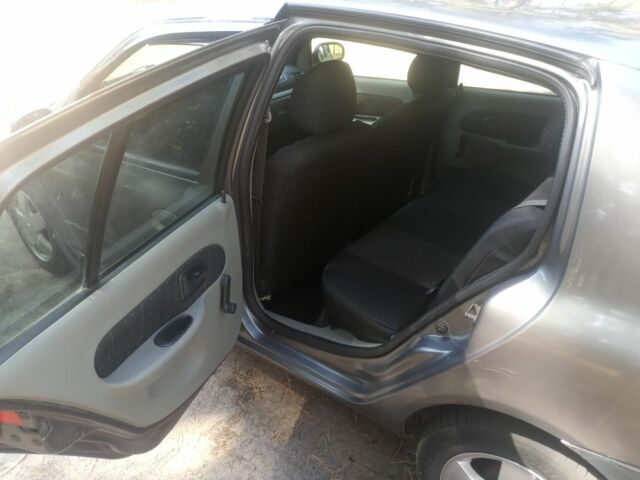 Серый Рено Clio Symbol, объемом двигателя 1.4 л и пробегом 350 тыс. км за 3300 $, фото 11 на Automoto.ua