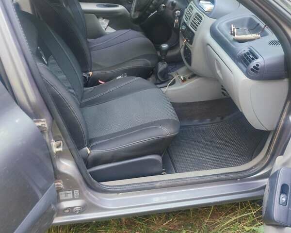 Сірий Рено Clio Symbol, об'ємом двигуна 1.39 л та пробігом 300 тис. км за 2800 $, фото 7 на Automoto.ua
