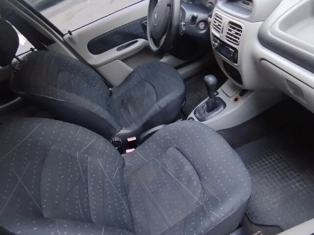 Серый Рено Clio Symbol, объемом двигателя 1.4 л и пробегом 290 тыс. км за 3350 $, фото 7 на Automoto.ua