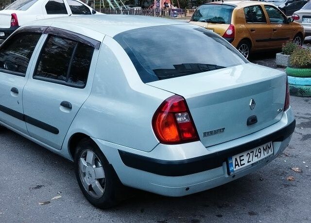 Серый Рено Clio Symbol, объемом двигателя 1.4 л и пробегом 290 тыс. км за 3350 $, фото 3 на Automoto.ua