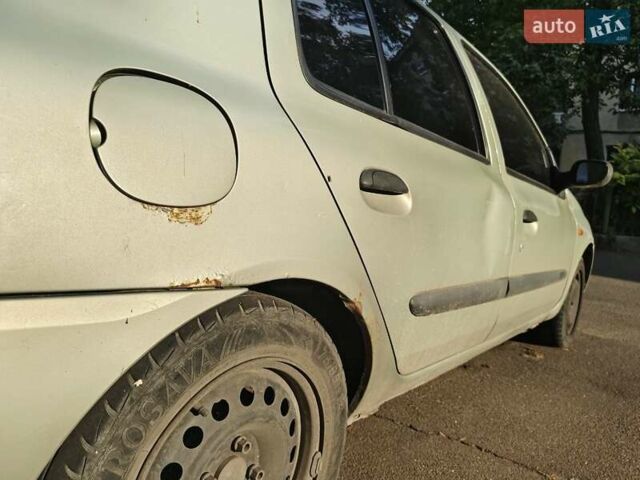 Серый Рено Clio Symbol, объемом двигателя 1.39 л и пробегом 320 тыс. км за 2400 $, фото 9 на Automoto.ua