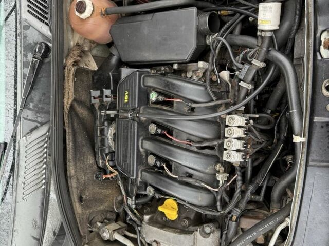 Сірий Рено Clio Symbol, об'ємом двигуна 1.4 л та пробігом 258 тис. км за 1650 $, фото 5 на Automoto.ua