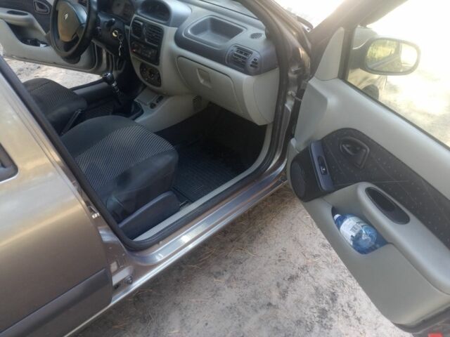 Серый Рено Clio Symbol, объемом двигателя 1.4 л и пробегом 350 тыс. км за 3300 $, фото 6 на Automoto.ua