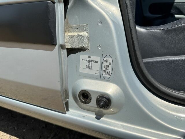 Серый Рено Clio Symbol, объемом двигателя 1.4 л и пробегом 125 тыс. км за 3500 $, фото 7 на Automoto.ua