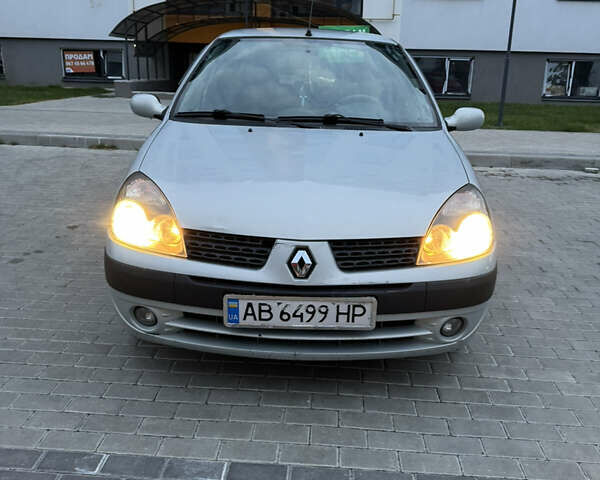 Серый Рено Clio Symbol, объемом двигателя 1.39 л и пробегом 189 тыс. км за 3300 $, фото 2 на Automoto.ua