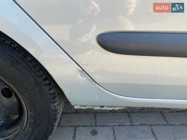 Серый Рено Clio Symbol, объемом двигателя 1.4 л и пробегом 177 тыс. км за 3100 $, фото 8 на Automoto.ua