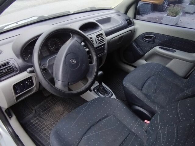 Серый Рено Clio Symbol, объемом двигателя 1.4 л и пробегом 290 тыс. км за 3350 $, фото 12 на Automoto.ua