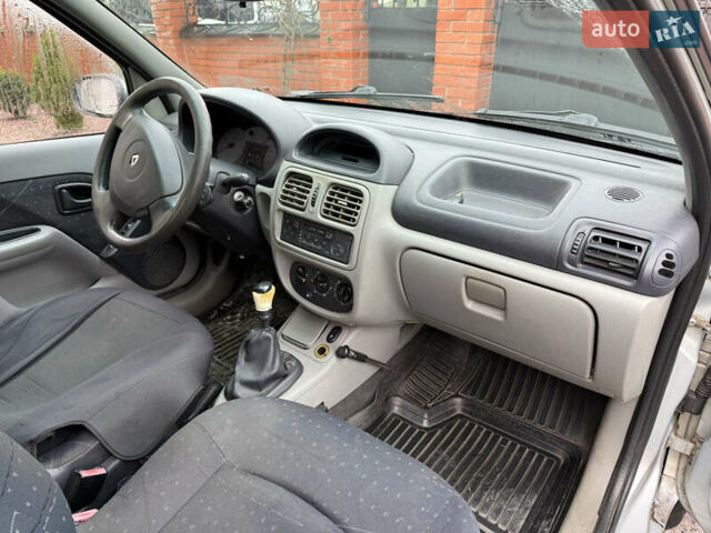 Серый Рено Clio Symbol, объемом двигателя 1.39 л и пробегом 250 тыс. км за 1699 $, фото 6 на Automoto.ua