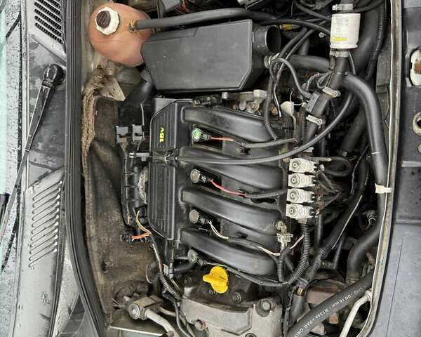 Серый Рено Clio Symbol, объемом двигателя 1.39 л и пробегом 250 тыс. км за 1699 $, фото 9 на Automoto.ua