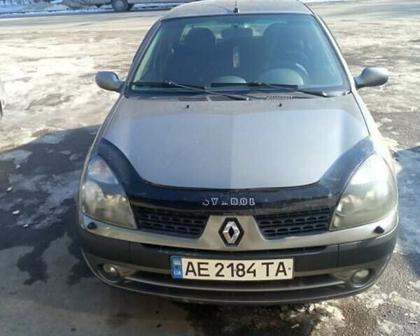 Серый Рено Clio Symbol, объемом двигателя 1.39 л и пробегом 350 тыс. км за 2999 $, фото 2 на Automoto.ua