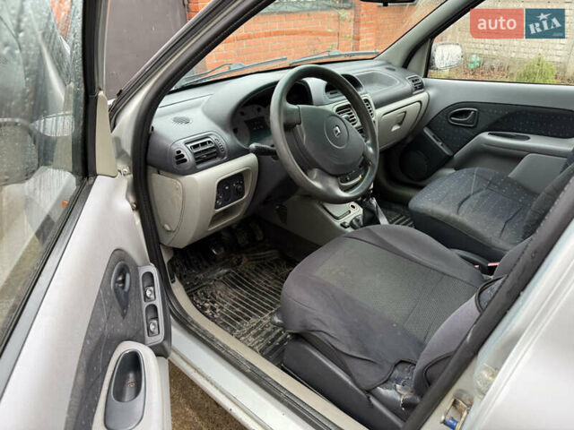 Серый Рено Clio Symbol, объемом двигателя 1.39 л и пробегом 250 тыс. км за 1699 $, фото 8 на Automoto.ua