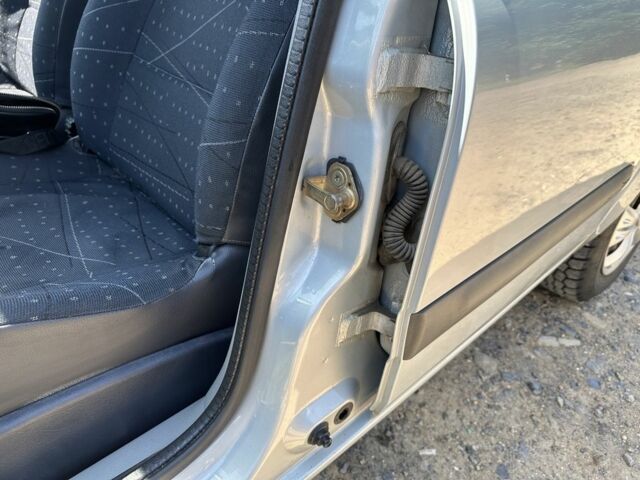 Серый Рено Clio Symbol, объемом двигателя 1.4 л и пробегом 125 тыс. км за 3500 $, фото 5 на Automoto.ua