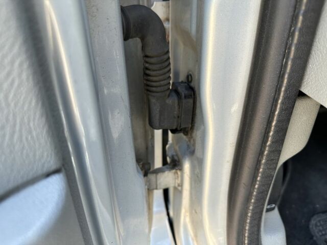 Серый Рено Clio Symbol, объемом двигателя 1.4 л и пробегом 125 тыс. км за 3500 $, фото 13 на Automoto.ua