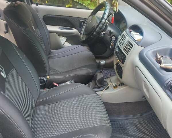 Сірий Рено Clio Symbol, об'ємом двигуна 1.39 л та пробігом 300 тис. км за 2800 $, фото 3 на Automoto.ua