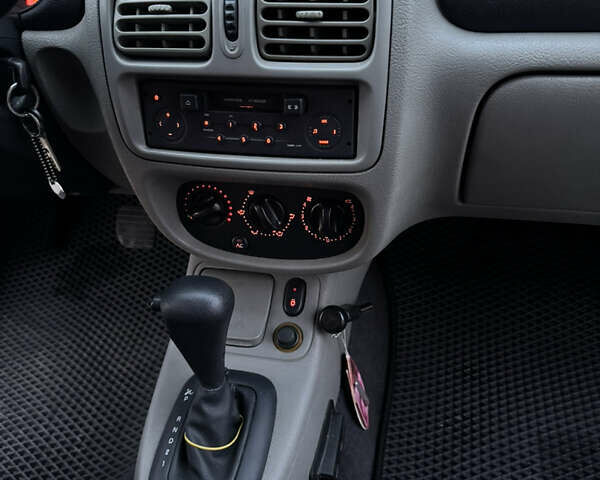 Серый Рено Clio Symbol, объемом двигателя 1.39 л и пробегом 189 тыс. км за 3300 $, фото 13 на Automoto.ua