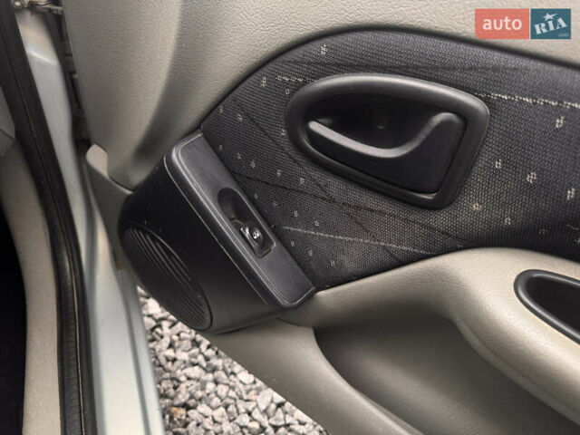 Серый Рено Clio Symbol, объемом двигателя 1.4 л и пробегом 150 тыс. км за 2500 $, фото 7 на Automoto.ua