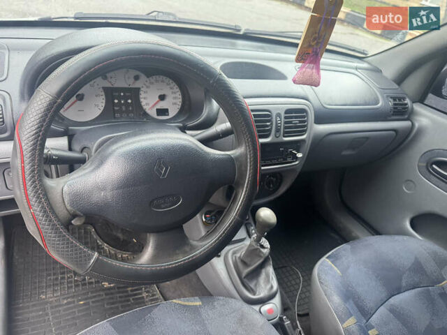 Серый Рено Clio Symbol, объемом двигателя 1.4 л и пробегом 250 тыс. км за 1600 $, фото 10 на Automoto.ua