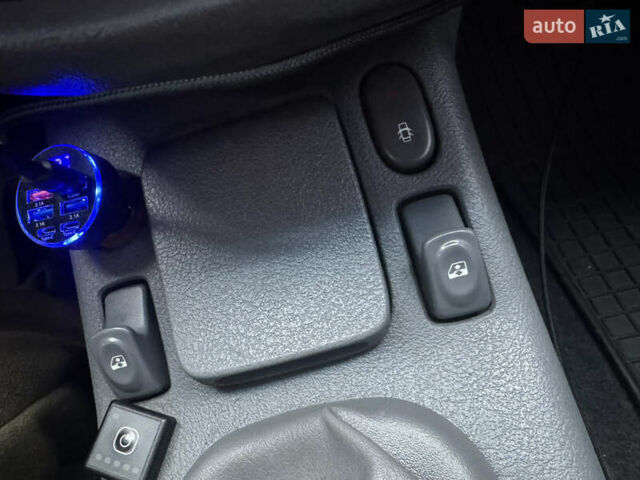 Серый Рено Clio Symbol, объемом двигателя 1.4 л и пробегом 250 тыс. км за 1600 $, фото 11 на Automoto.ua