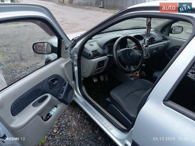 Серый Рено Clio Symbol, объемом двигателя 1.39 л и пробегом 260 тыс. км за 3000 $, фото 4 на Automoto.ua