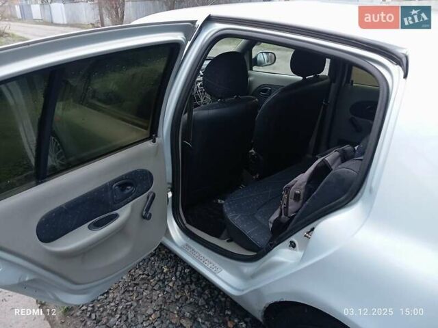 Серый Рено Clio Symbol, объемом двигателя 1.39 л и пробегом 260 тыс. км за 3000 $, фото 5 на Automoto.ua