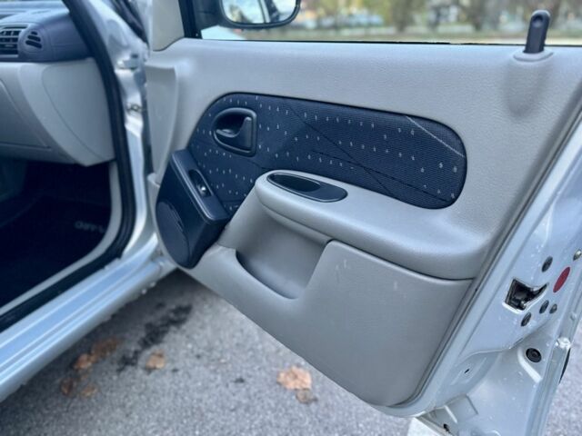 Серый Рено Clio Symbol, объемом двигателя 1.4 л и пробегом 175 тыс. км за 3950 $, фото 11 на Automoto.ua