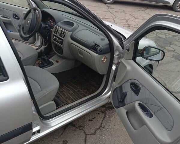 Серый Рено Clio Symbol, объемом двигателя 1.4 л и пробегом 220 тыс. км за 3700 $, фото 4 на Automoto.ua