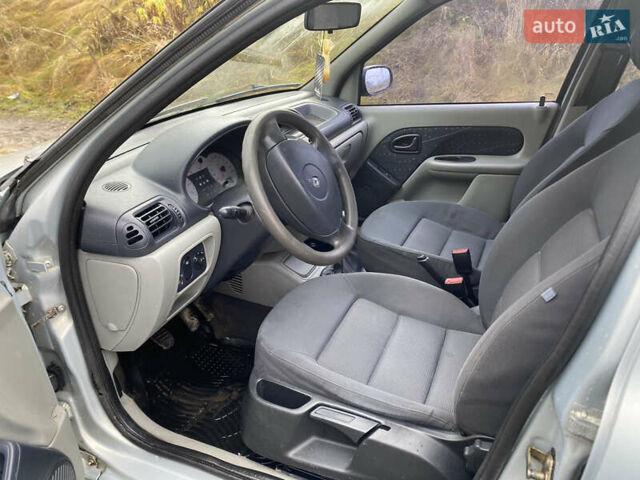 Серый Рено Clio Symbol, объемом двигателя 1.39 л и пробегом 280 тыс. км за 2550 $, фото 11 на Automoto.ua