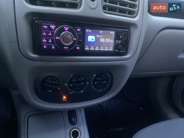 Сірий Рено Clio Symbol, об'ємом двигуна 1.39 л та пробігом 280 тис. км за 2555 $, фото 14 на Automoto.ua