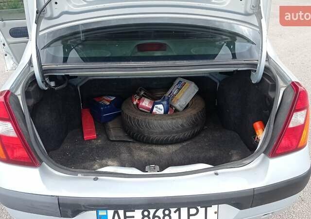 Серый Рено Clio Symbol, объемом двигателя 1.4 л и пробегом 215 тыс. км за 3600 $, фото 13 на Automoto.ua
