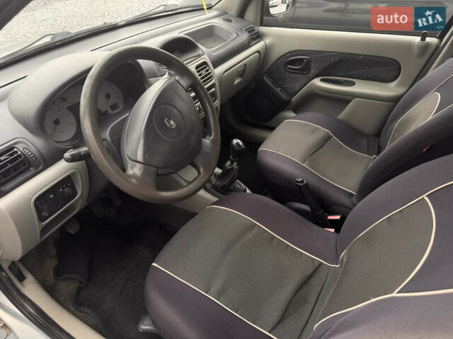 Серый Рено Clio Symbol, объемом двигателя 1.4 л и пробегом 150 тыс. км за 2500 $, фото 4 на Automoto.ua