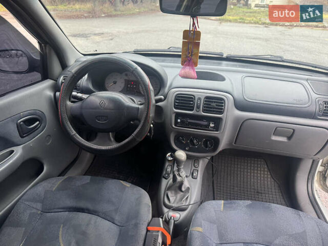 Серый Рено Clio Symbol, объемом двигателя 1.4 л и пробегом 250 тыс. км за 1600 $, фото 14 на Automoto.ua