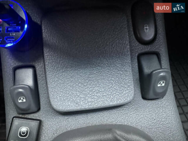 Серый Рено Clio Symbol, объемом двигателя 1.4 л и пробегом 250 тыс. км за 1600 $, фото 22 на Automoto.ua