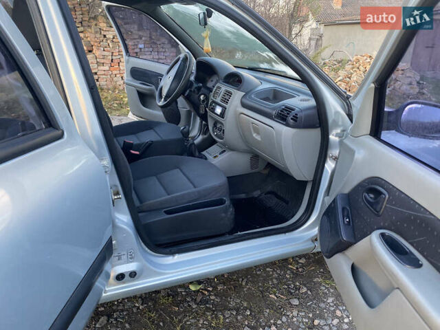 Серый Рено Clio Symbol, объемом двигателя 1.39 л и пробегом 280 тыс. км за 2550 $, фото 9 на Automoto.ua